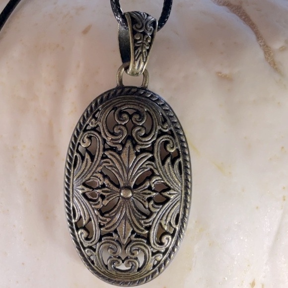 VINTAGE GREEK OVAL FILAGREE CHARM - Picture 2 of 2